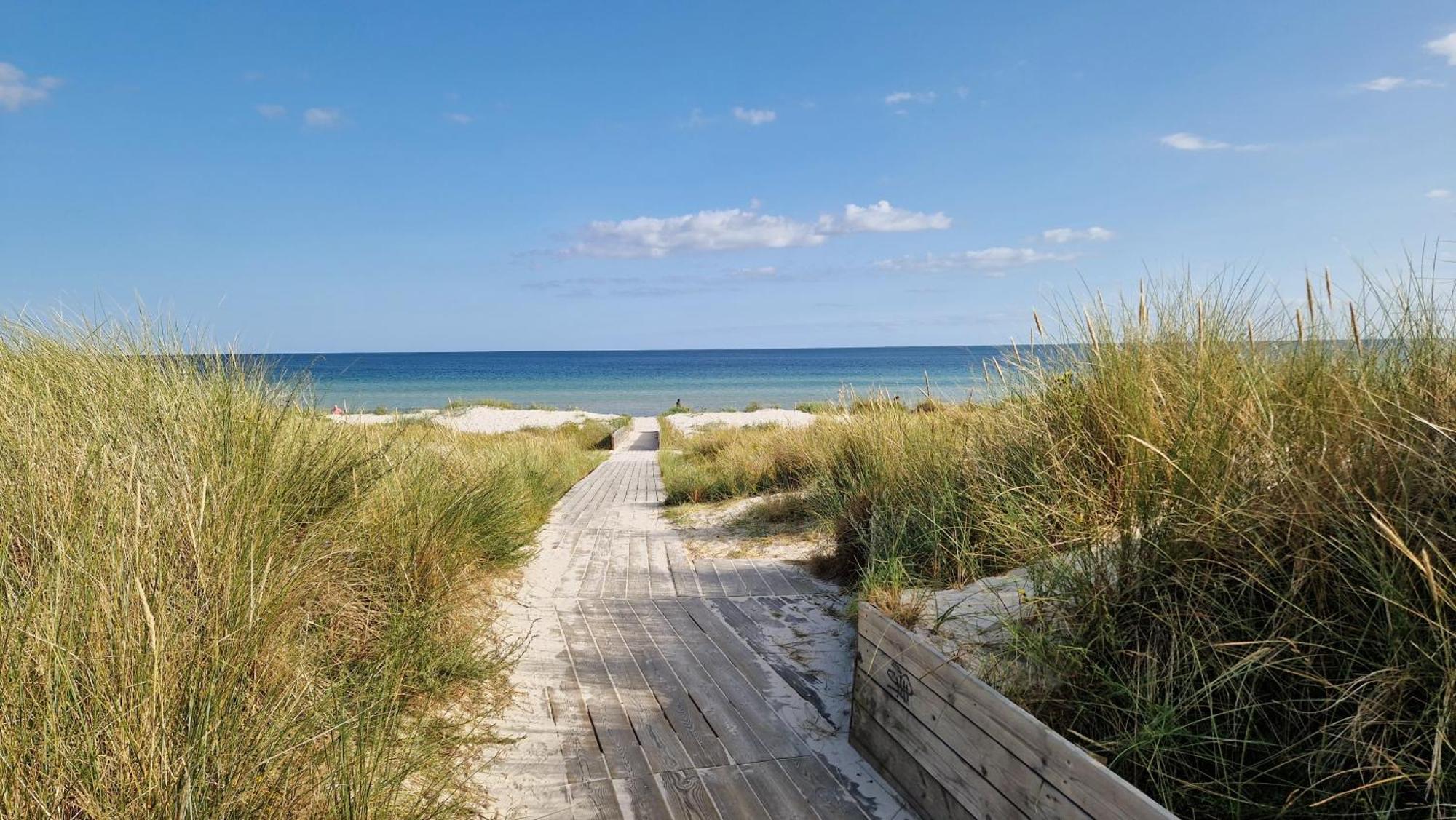 Falsterbo - Modern Comfort With Private Patio Apartment